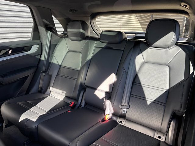 Certified 2026 Porsche Cayenne AWD/4WD image 24