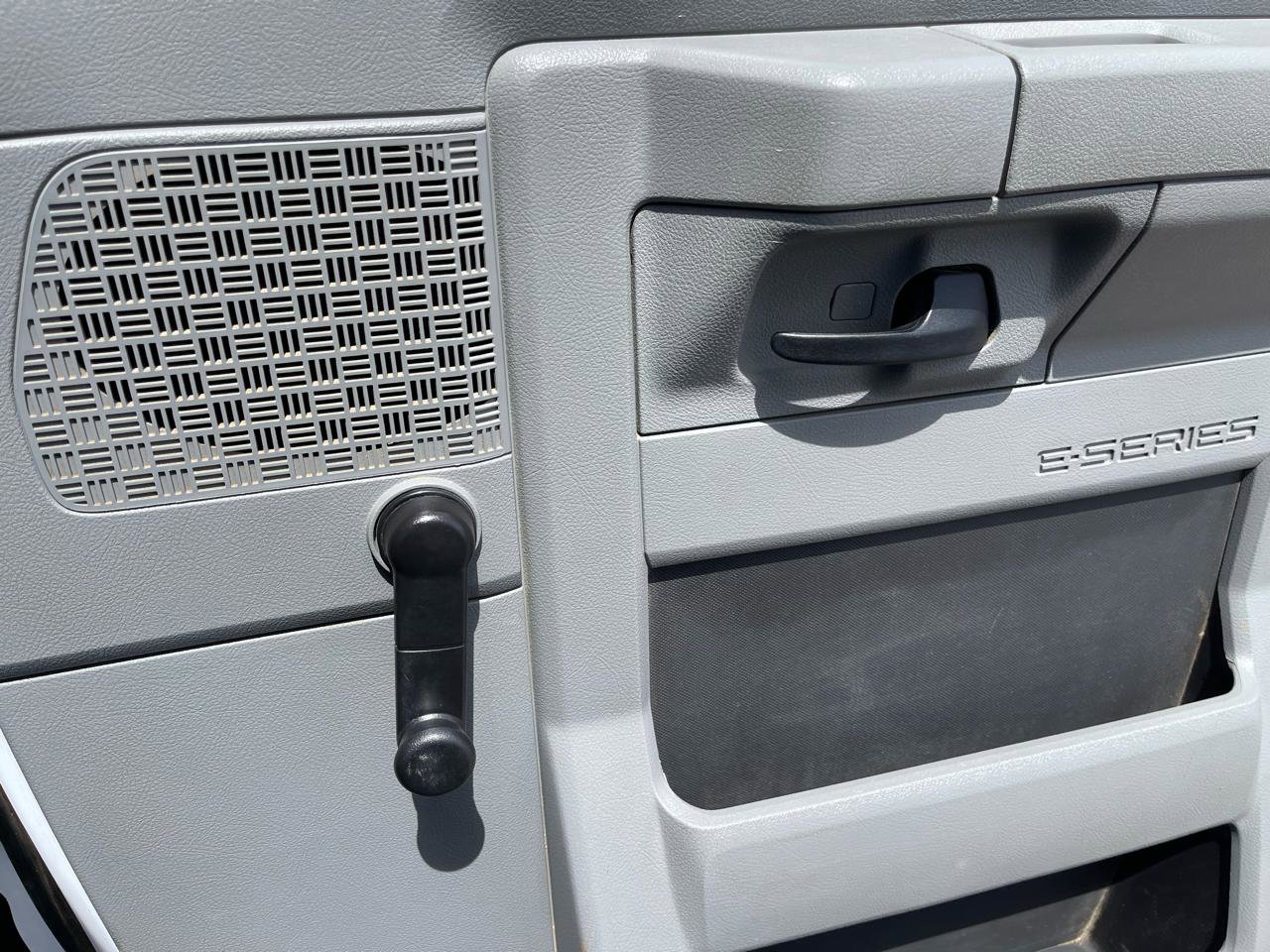 Used 2013 Ford E-350 and Econoline 350 XL image 17