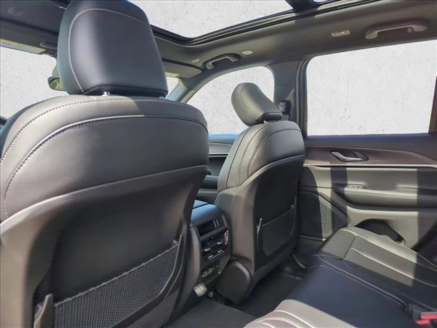 New 2025 Jeep Grand Cherokee Limited w/ Black Appearance Package RWD image 18