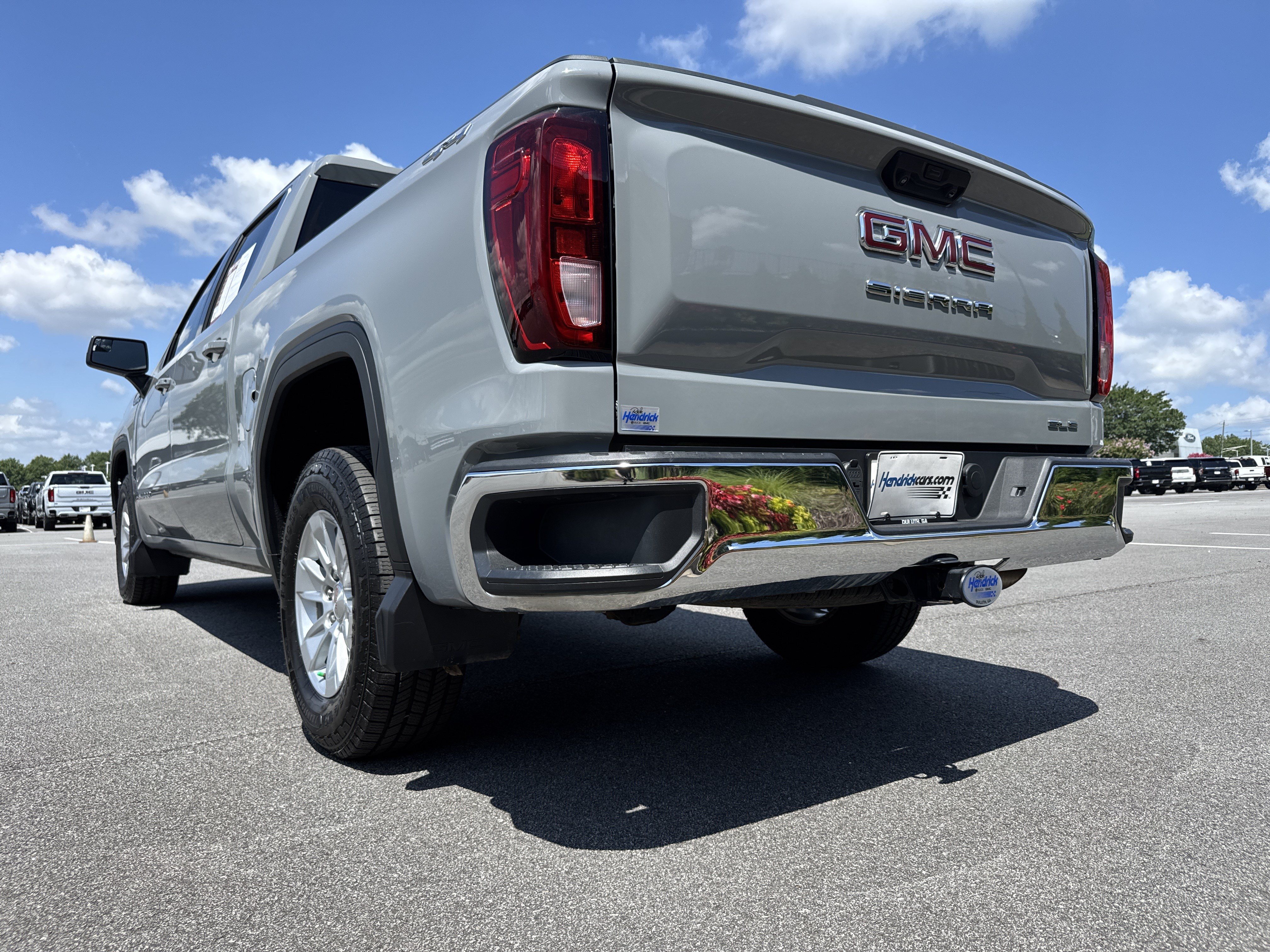 Used 2024 GMC Sierra 1500 SLE w/ Preferred Package AWD/4WD image 8