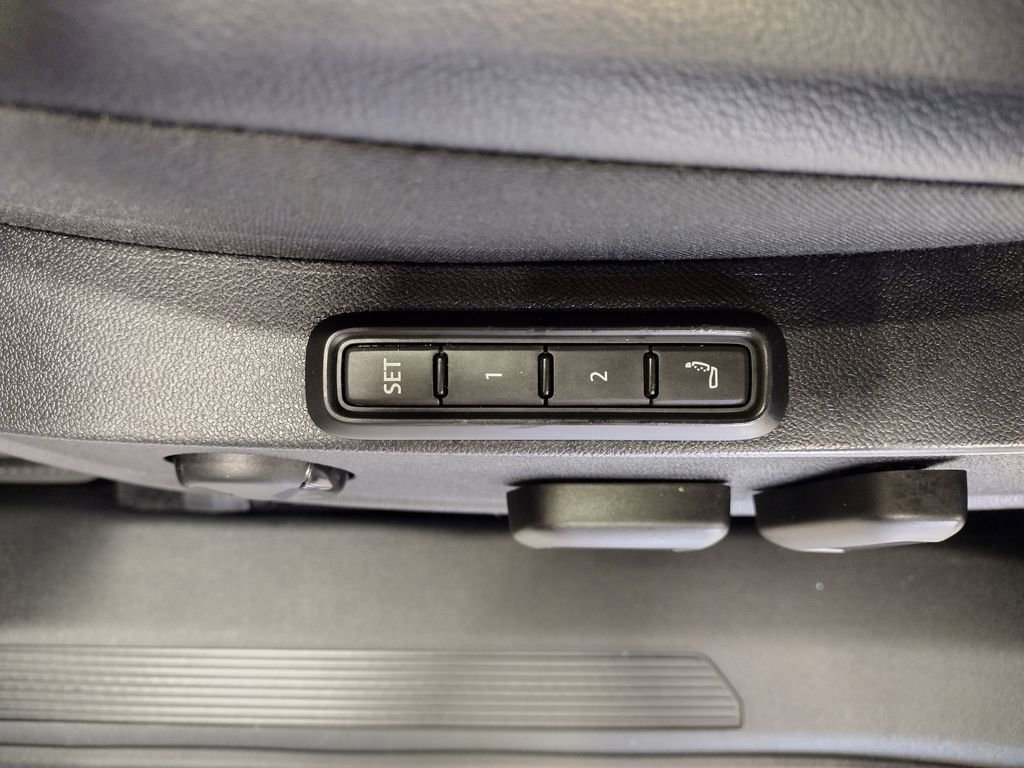 Certified 2021 Volkswagen ID.4 Pro S w/ Gradient Package image 22