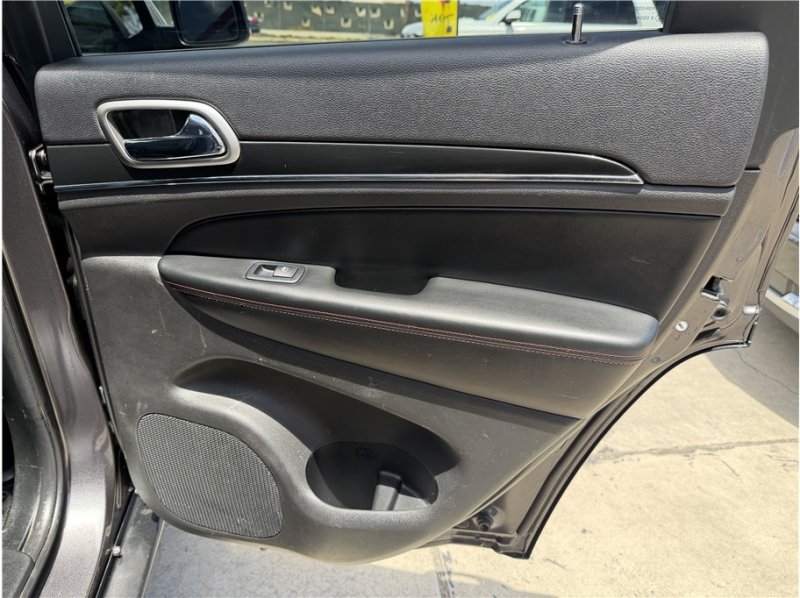 Used 2018 Jeep Grand Cherokee Trailhawk w/ Trailhawk Luxury Group AWD/4WD image 25