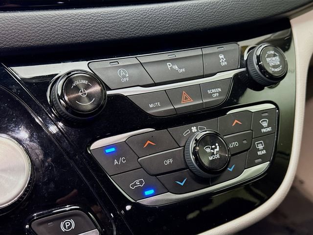 Used 2018 Chrysler Pacifica Touring-L Plus w/ Tire & Wheel Group image 16