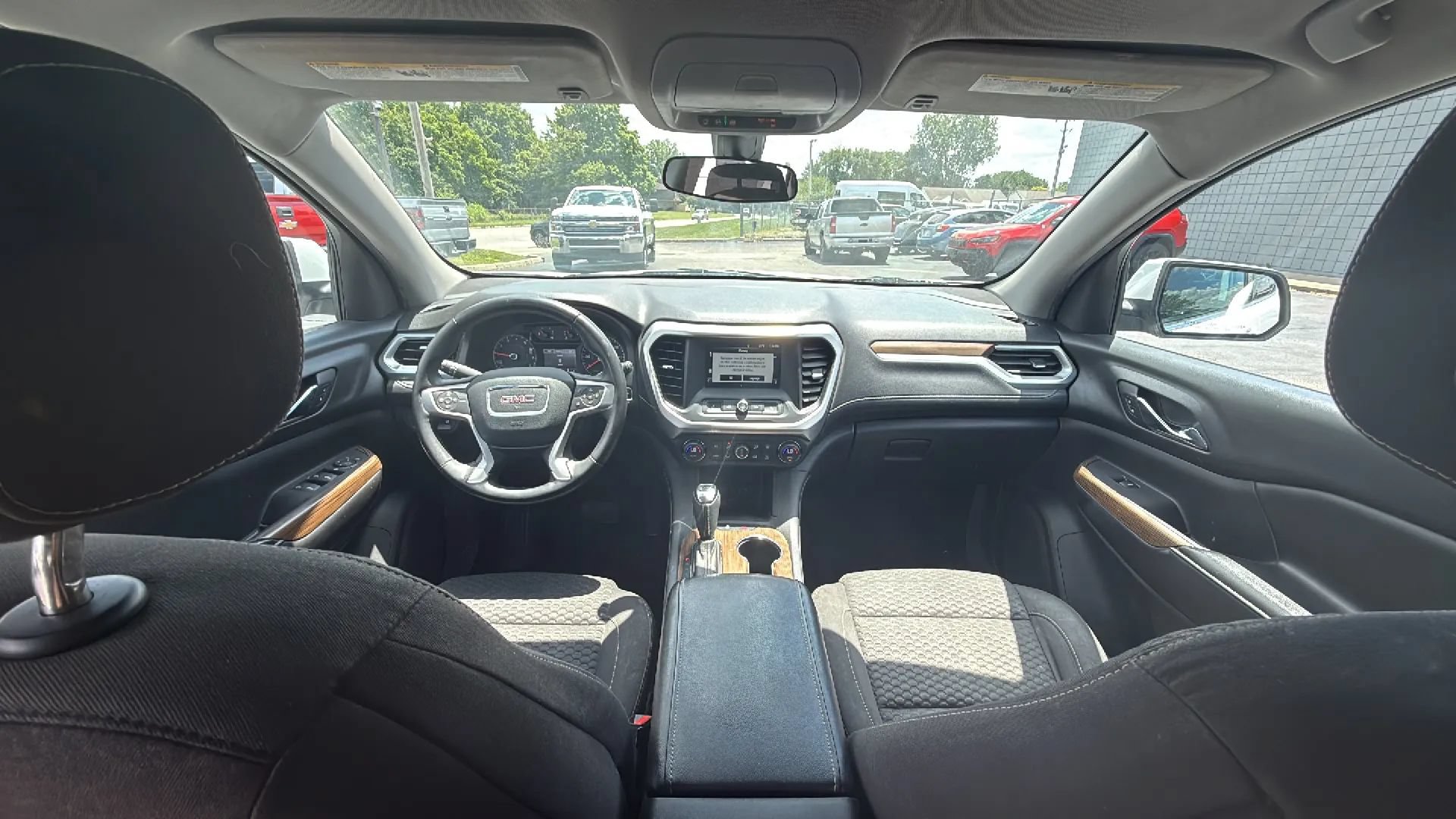 Used 2018 GMC Acadia SLE FWD image 13
