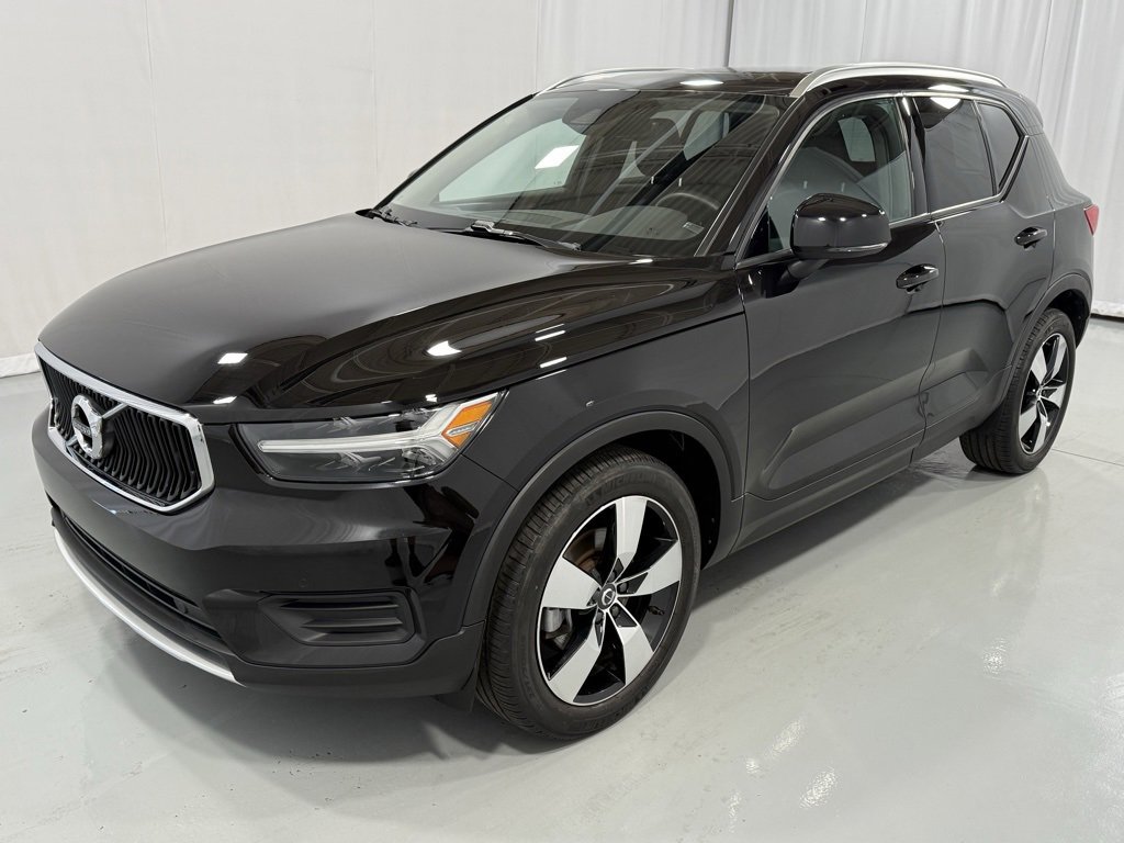 Used 2020 Volvo XC40 T5 Momentum