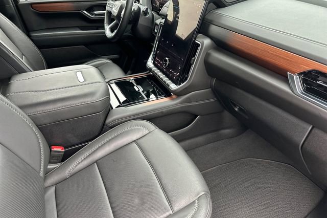 Used 2025 GMC Yukon Denali image 16