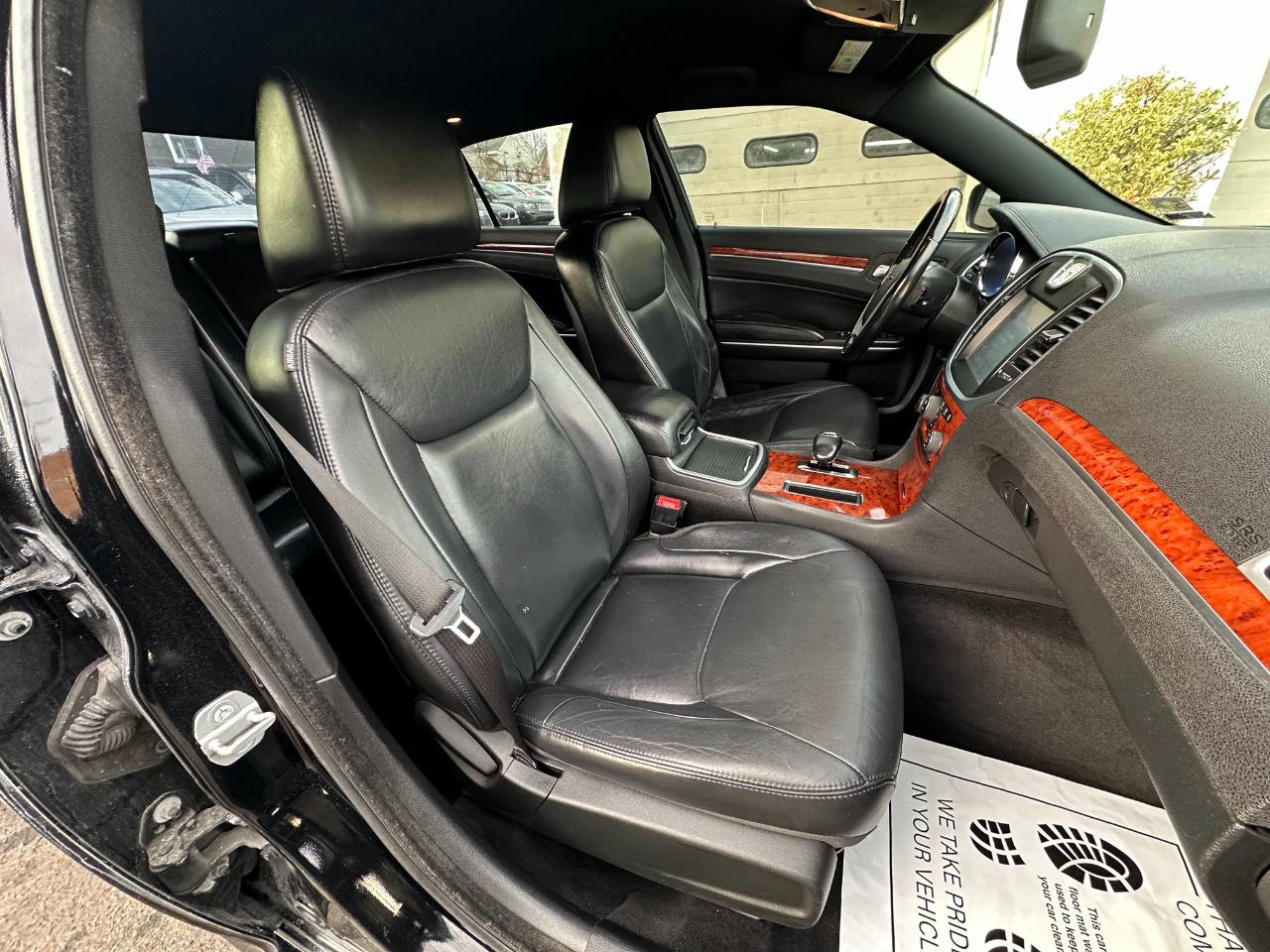 Used 2014 Chrysler 300 RWD image 39