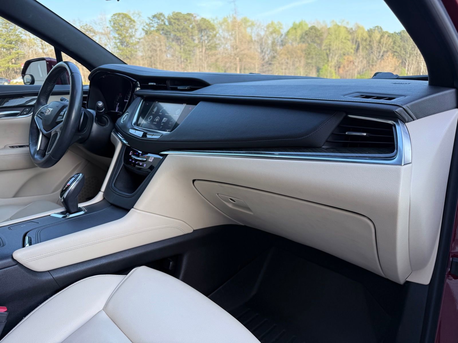 Used 2017 Cadillac XT5 FWD image 23