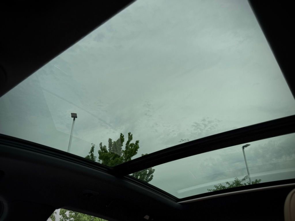 Certified 2025 Porsche Macan image 6