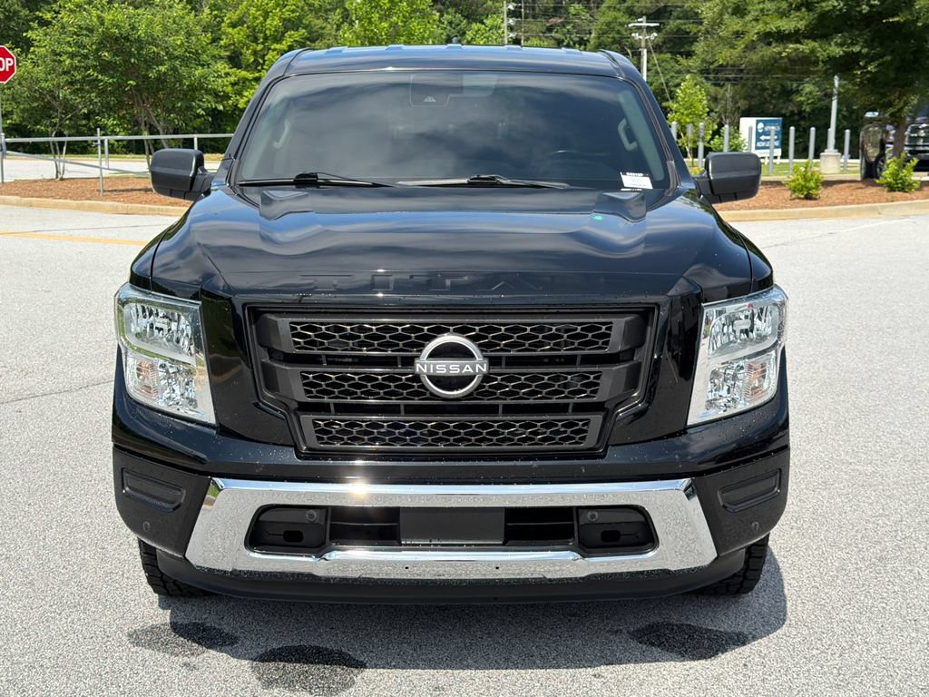 Used 2023 Nissan Titan SV w/ SV Convenience Package RWD image 2