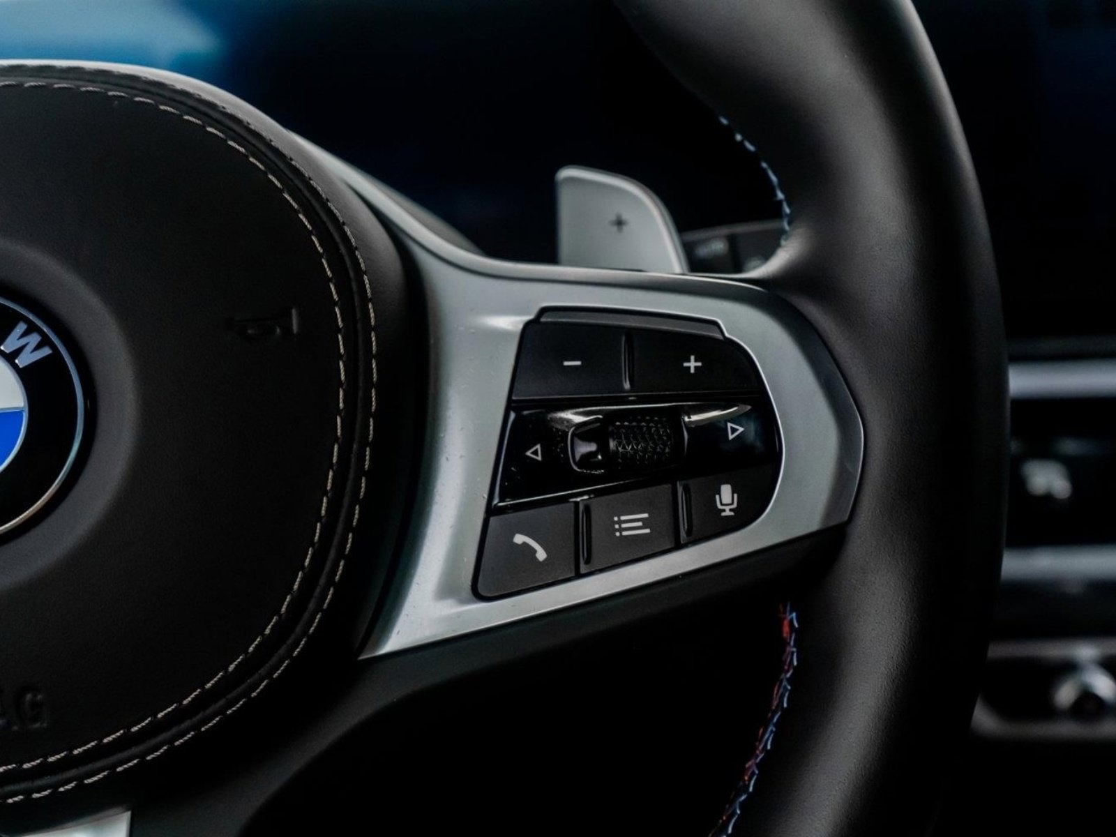 Used 2025 BMW X7 M60i image 46