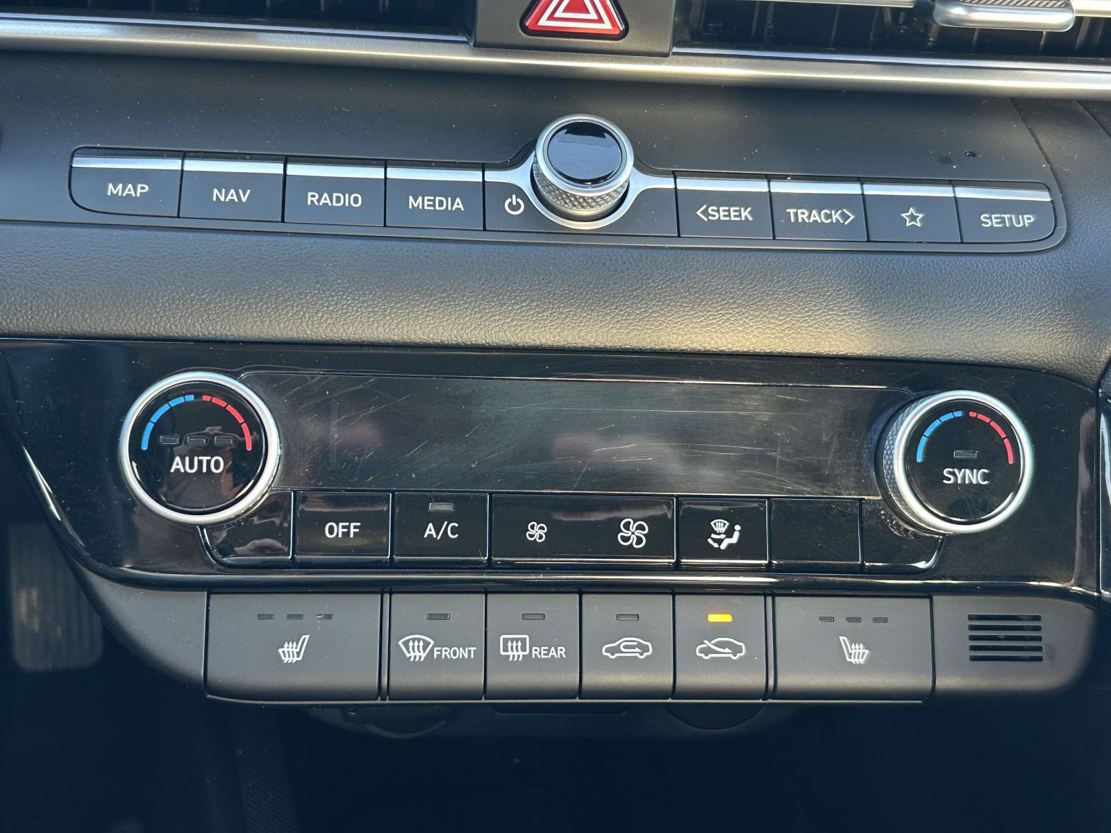 Used 2025 Hyundai Elantra Limited FWD image 20