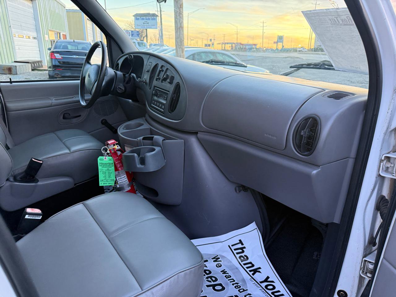 Used 1998 Ford E-350 and Econoline 350 Club Wagon image 23