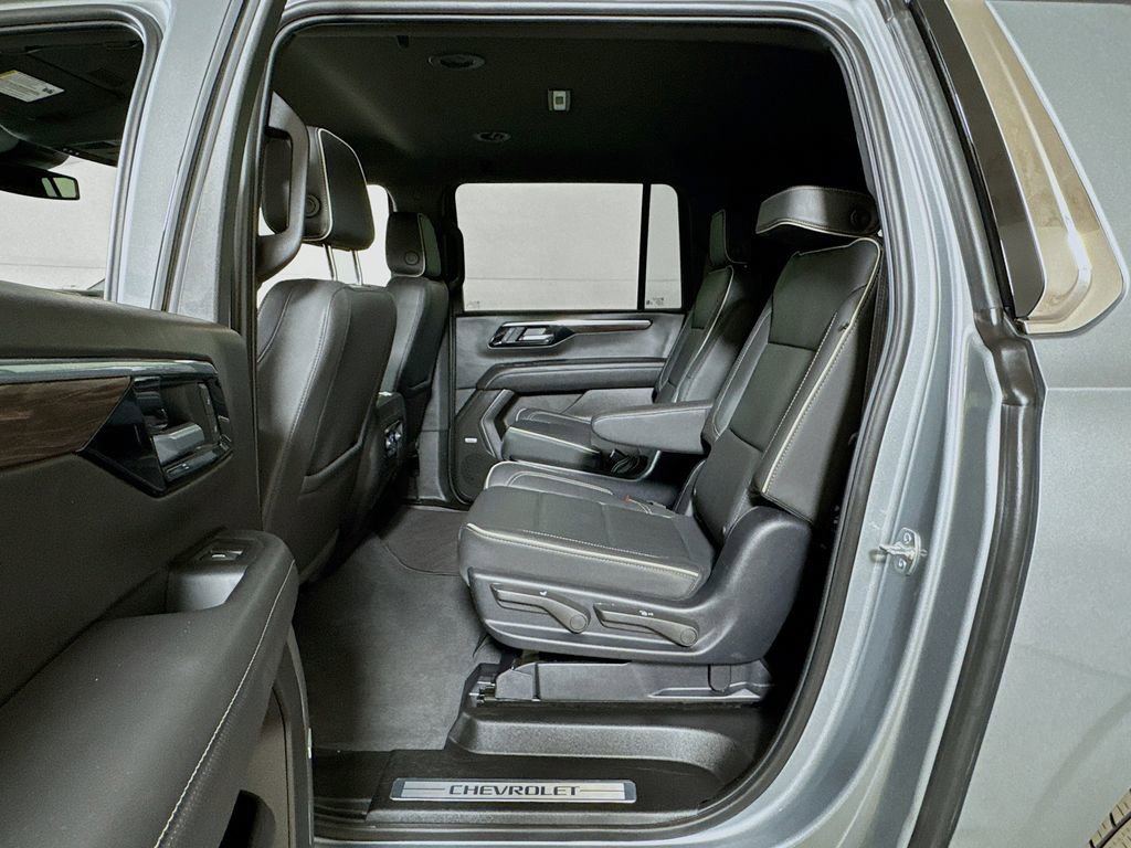 Certified 2025 Chevrolet Suburban Premier image 23