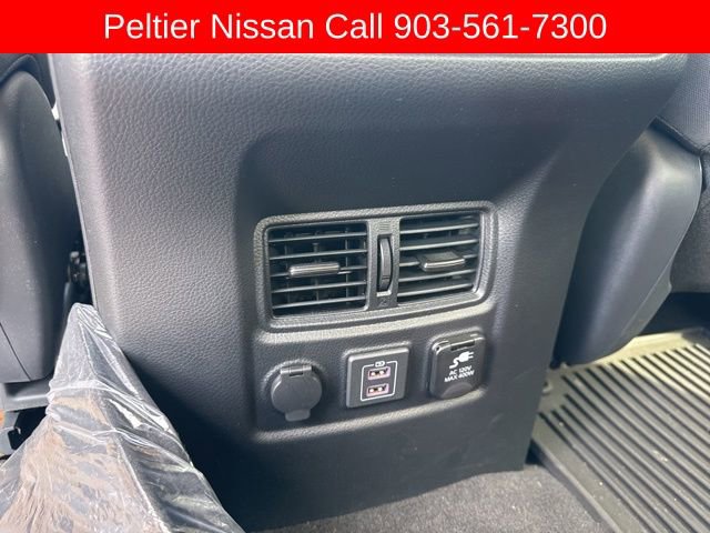 Used 2024 Nissan Titan SV w/ SV Convenience Package image 22