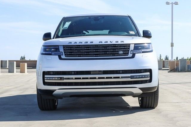 New 2025 Land Rover Range Rover SE image 2