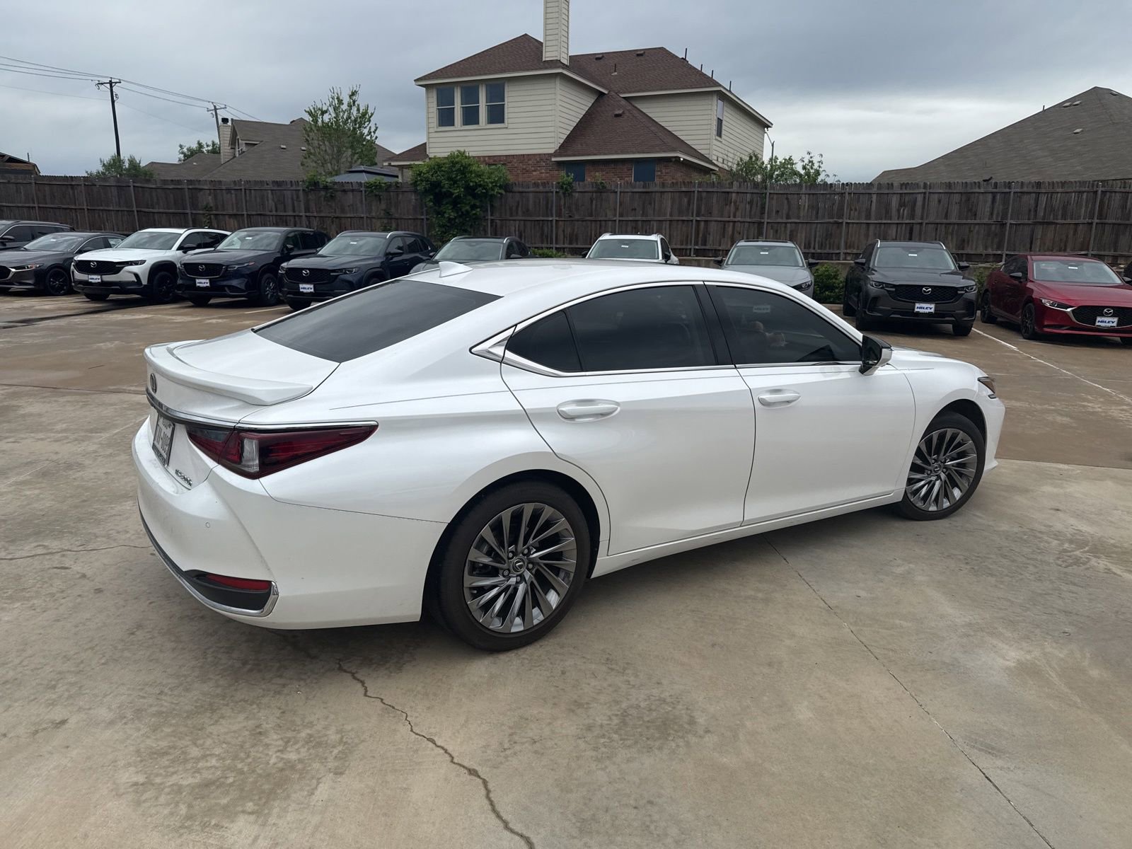 Used 2024 Lexus ES 300h w/ Technology Package image 11