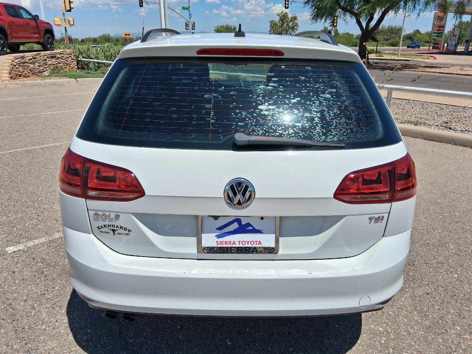 Used 2017 Volkswagen Golf SportWagen FWD image 4