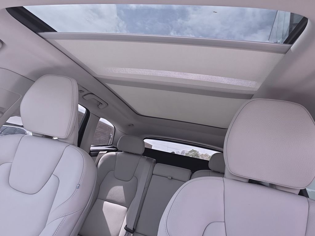 Used 2023 Volvo XC60 B5 Plus w/ Climate Package image 34