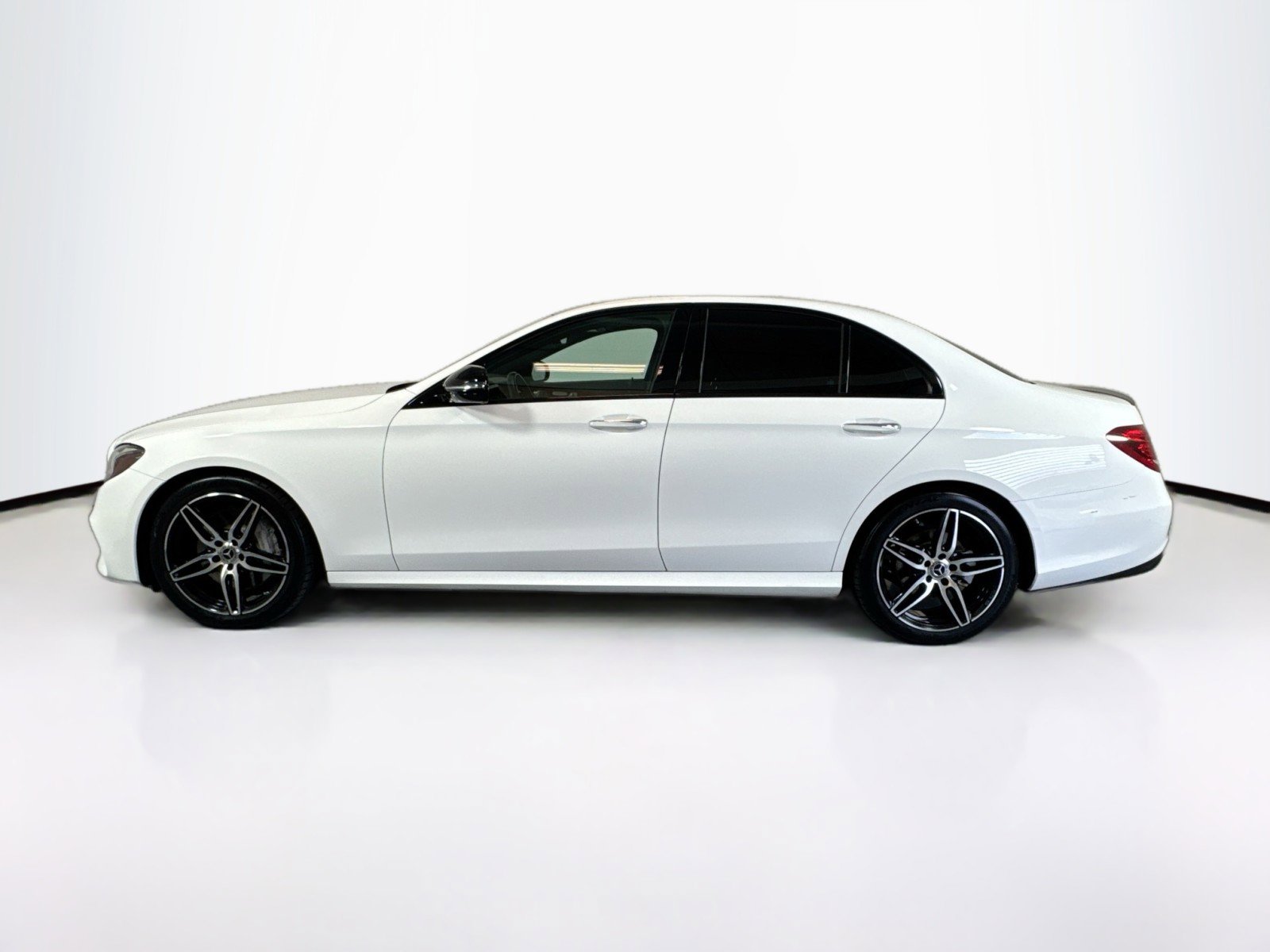 Used 2020 Mercedes-Benz E 350 Sedan image 2