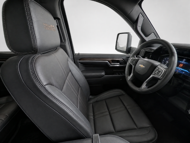 Used 2026 Chevrolet Silverado 1500 High Country w/ High Country Premium Package AWD/4WD image 11