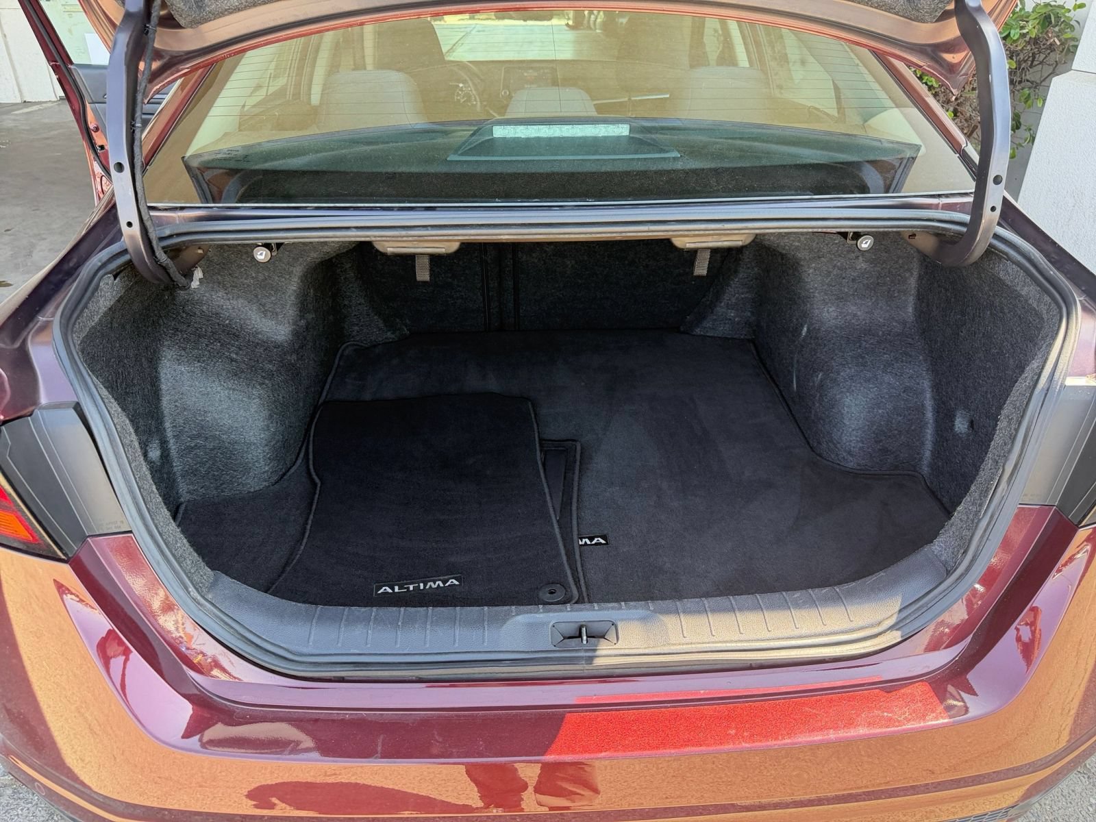 Used 2025 Nissan Altima 2.5 SV FWD image 32