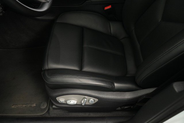 Used 2023 Porsche Macan AWD/4WD image 33