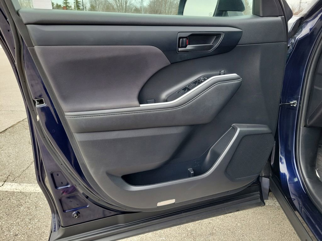 Used 2023 Toyota Highlander LE image 16