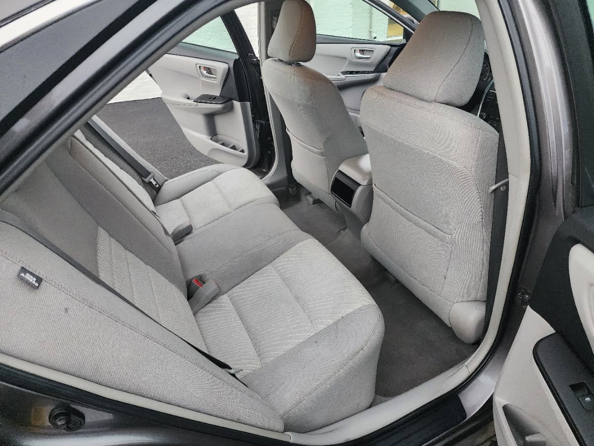 Used 2015 Toyota Camry LE image 11