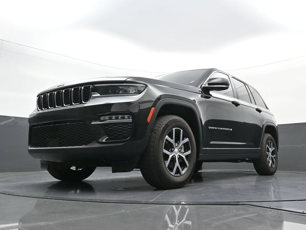 Used 2024 Jeep Grand Cherokee Limited AWD/4WD image 22