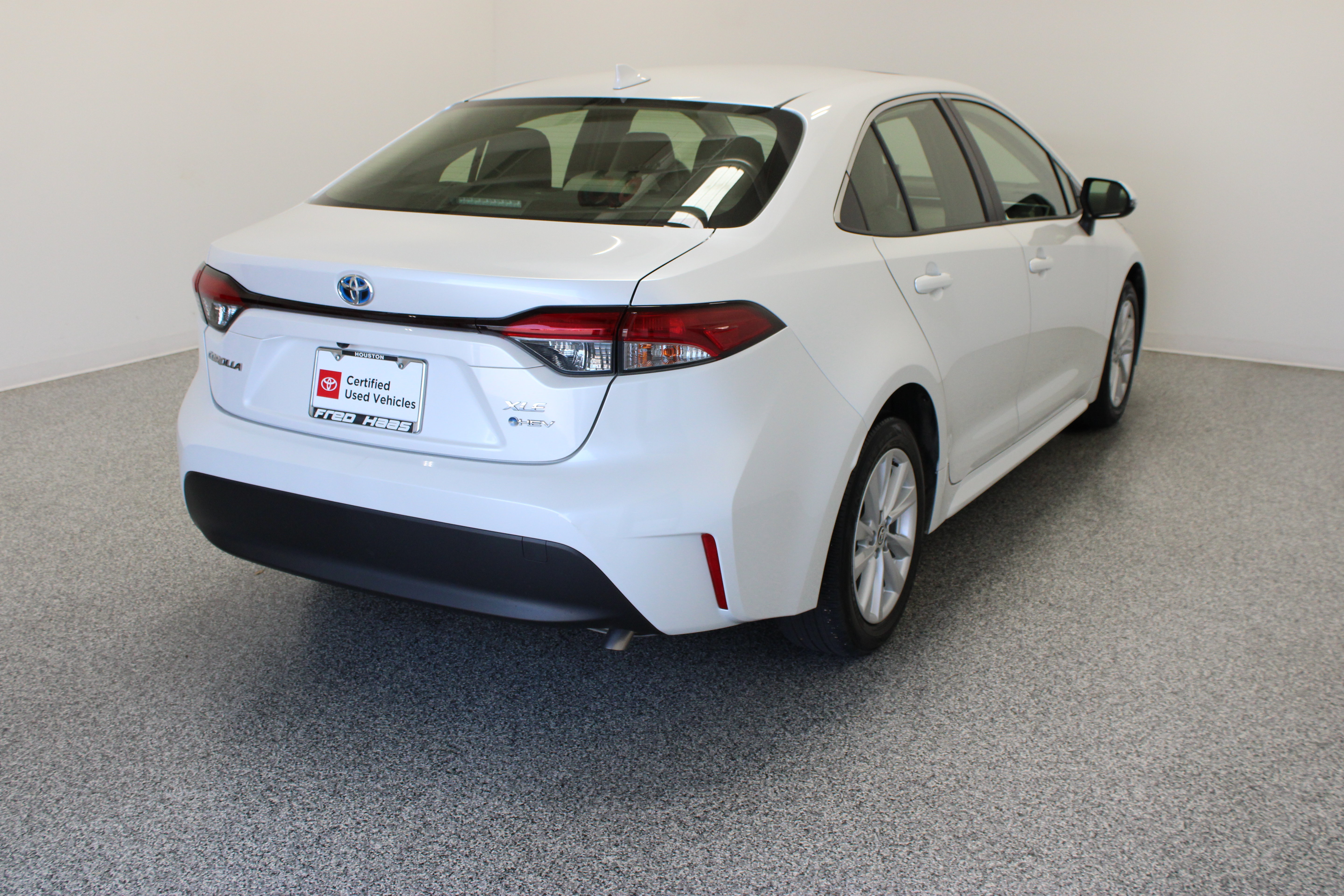 Used 2025 Toyota Corolla XLE FWD image 7