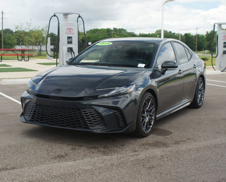 Used 2025 Toyota Camry SE w/ Convenience Package FWD image 24