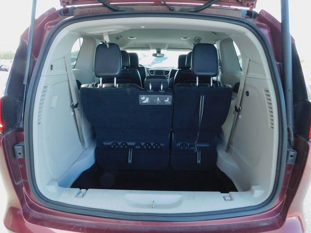 Certified 2020 Chrysler Voyager Lxi FWD image 31