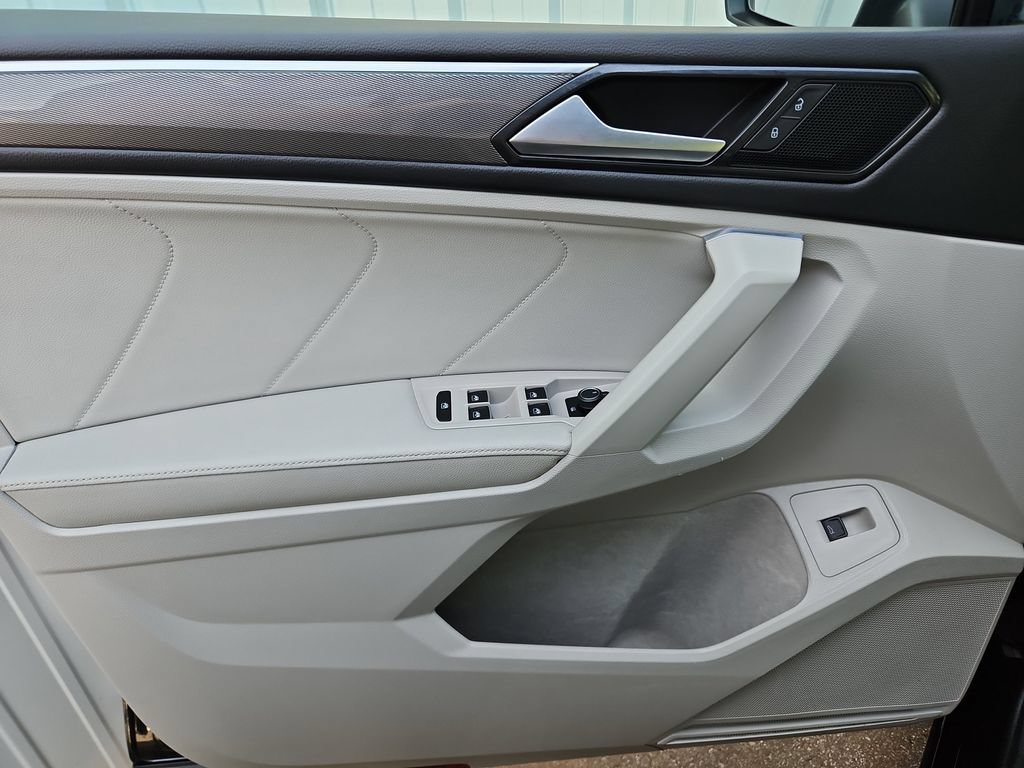 Used 2022 Volkswagen Tiguan SE R-Line FWD image 25