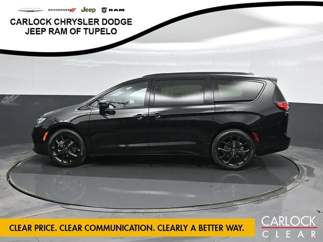 New 2026 Chrysler Pacifica Limited w/ Uconnect Theater Family Group image 7