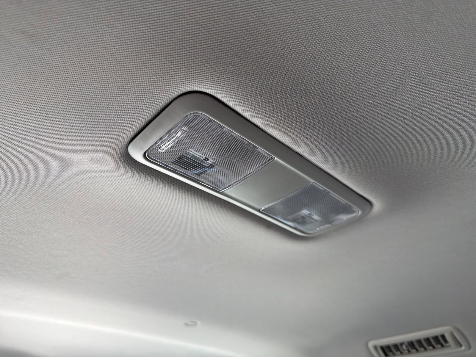 Used 2024 Toyota Highlander LE image 94