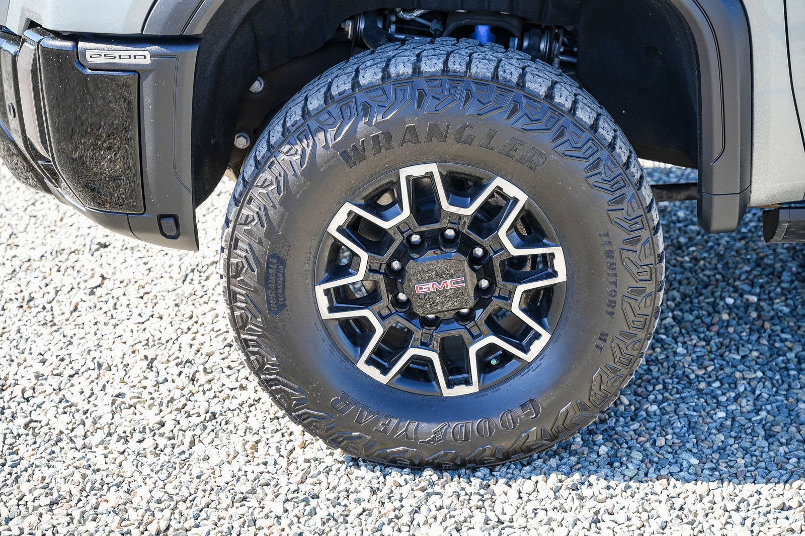 Used 2024 GMC Sierra 2500 AT4X AWD/4WD image 9
