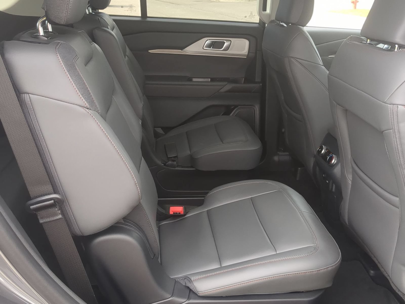 New 2026 Ford Explorer Active w/ Active Comfort Package AWD/4WD image 37