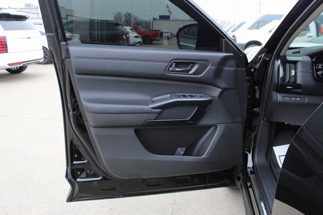 Used 2023 Nissan Pathfinder SV w/ SV Premium Package image 9