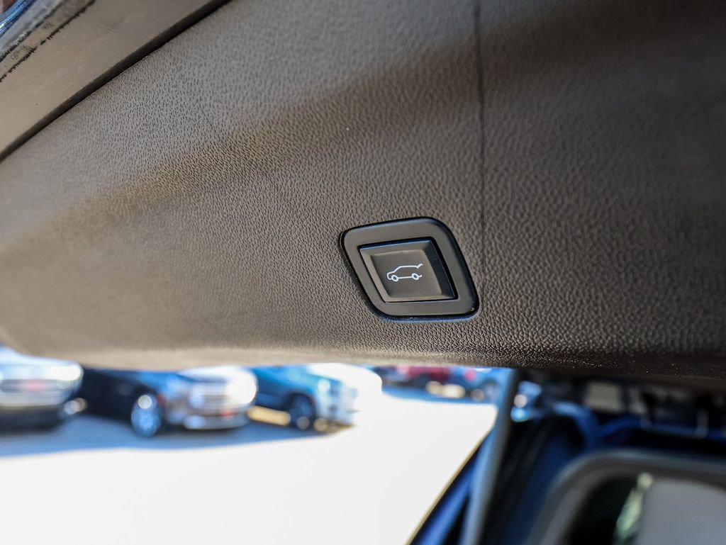 Used 2022 Chevrolet Tahoe LT w/ LT Signature Package image 12