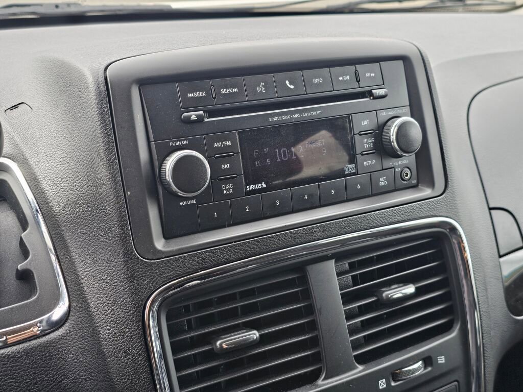 Used 2013 Dodge Grand Caravan SE FWD image 31