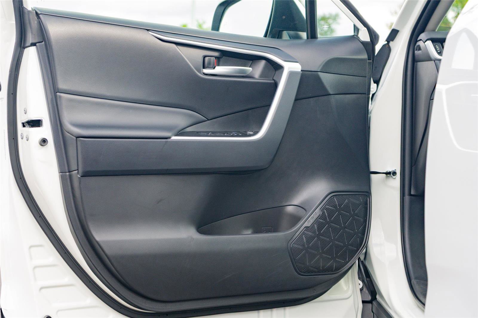 Used 2025 Toyota RAV4 XLE w/ Weather Package FWD image 21