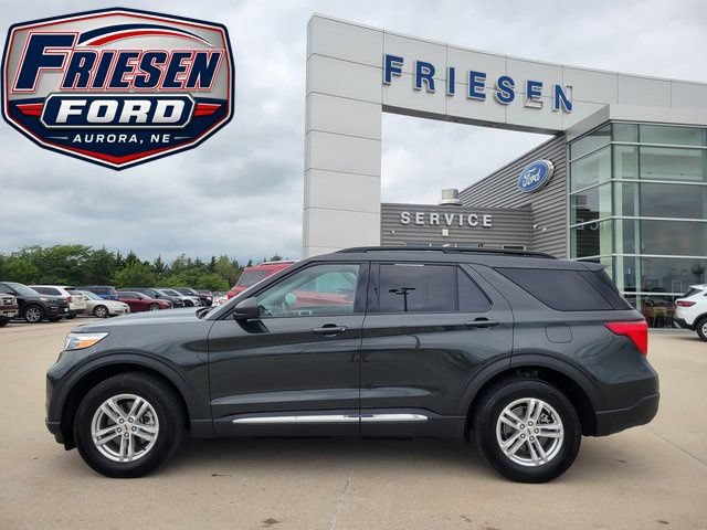 Used 2023 Ford Explorer XLT w/ Equipment Group 202A AWD/4WD image 4