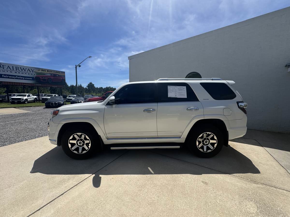 Used 2018 Toyota 4Runner SR5 AWD/4WD image 2