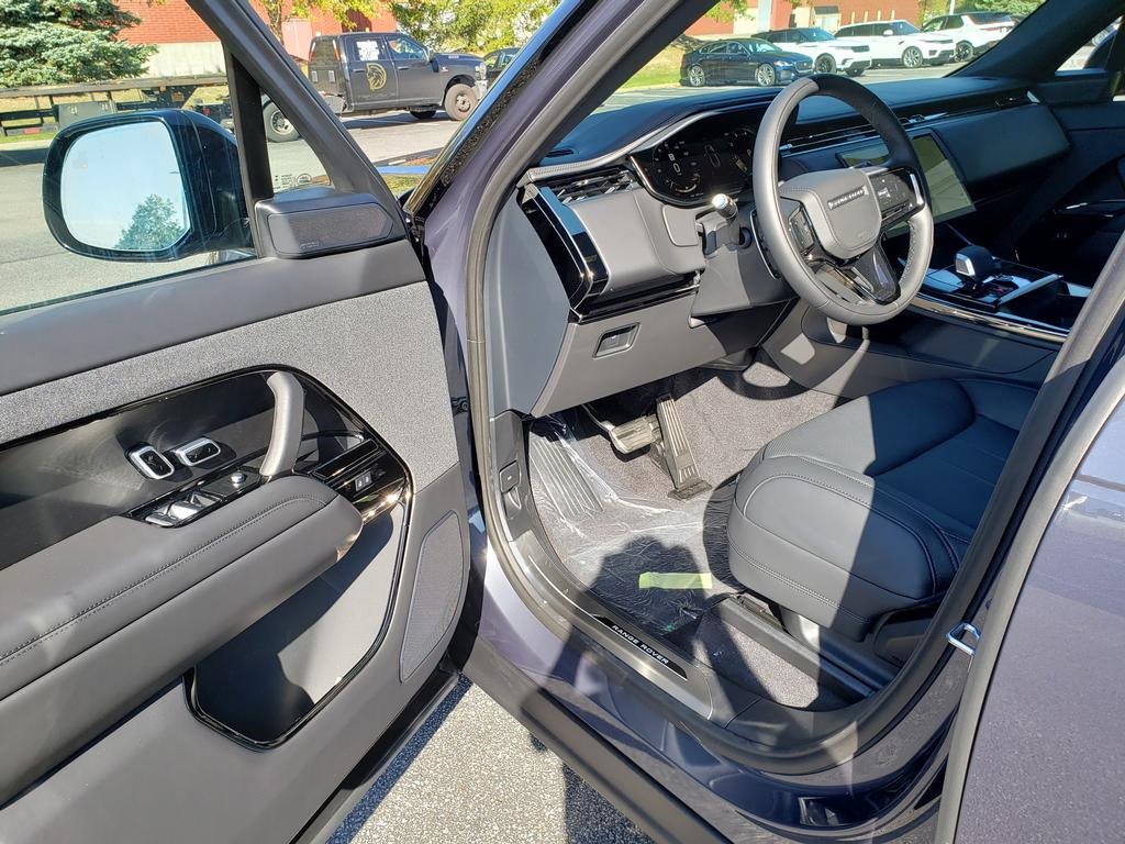 New 2025 Land Rover Range Rover Sport Dynamic SE image 9