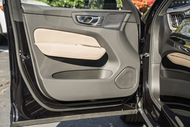 New 2027 Volvo XC60 B5 Plus AWD/4WD image 40