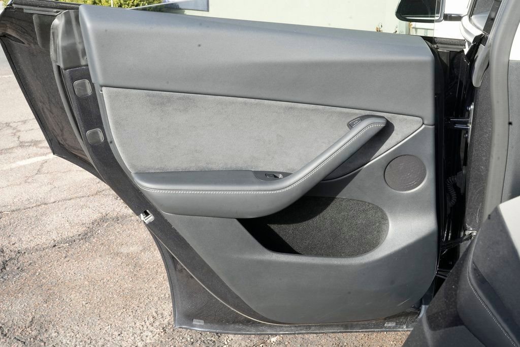 Used 2025 Tesla Model Y Long Range image 23