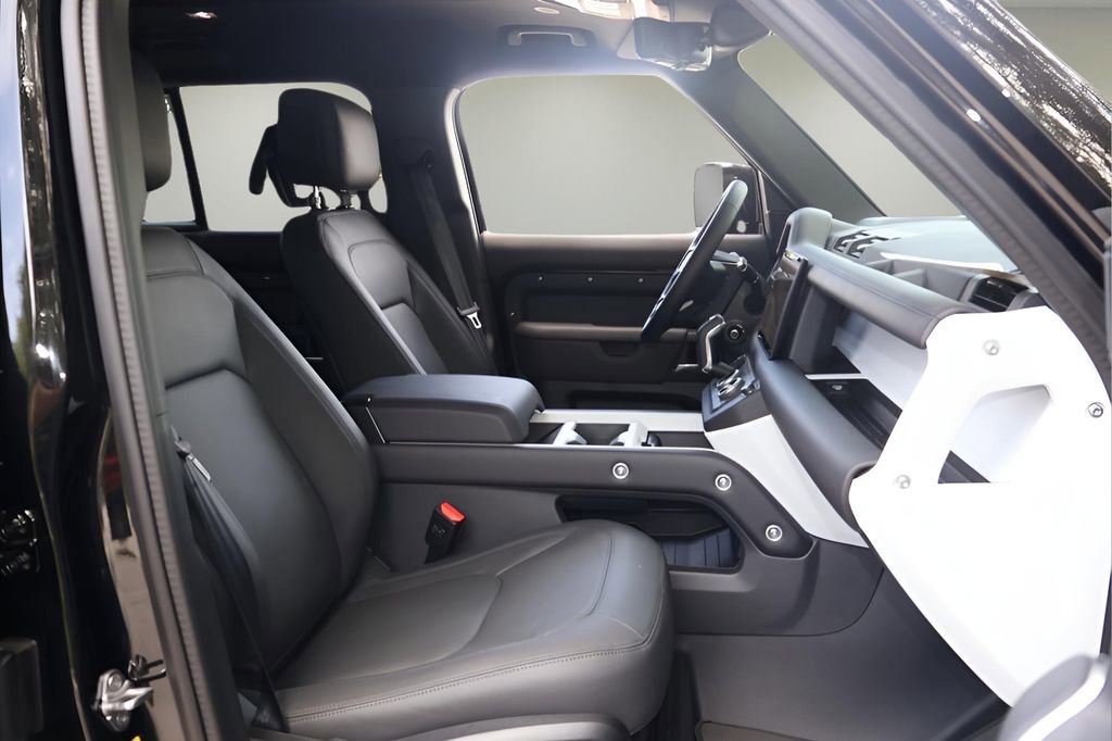 New 2025 Land Rover Defender 110 X-Dynamic SE AWD/4WD image 18