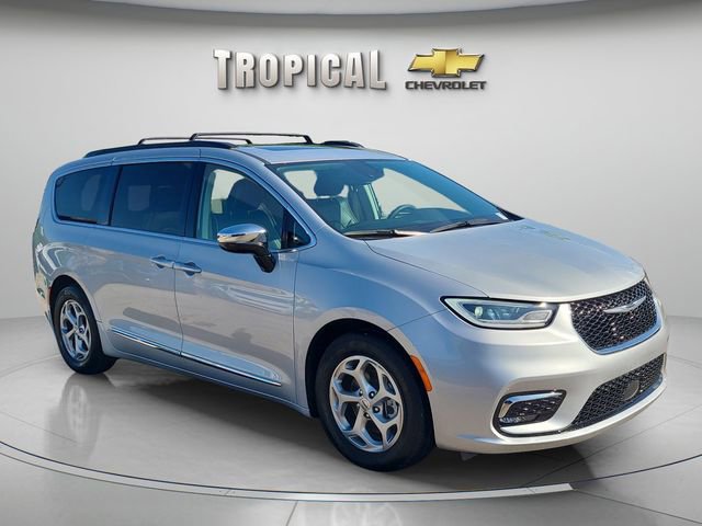 Used 2023 Chrysler Pacifica Limited FWD image 4