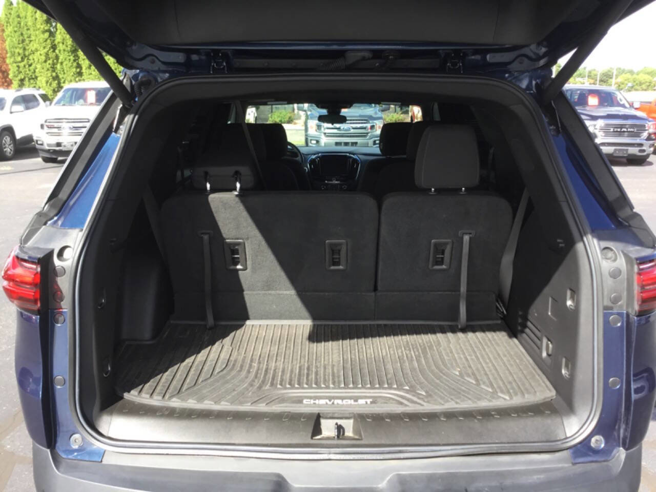 Used 2023 Chevrolet Traverse LT image 8